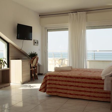 Hotel Bellevue Cattolica Kültér fotó