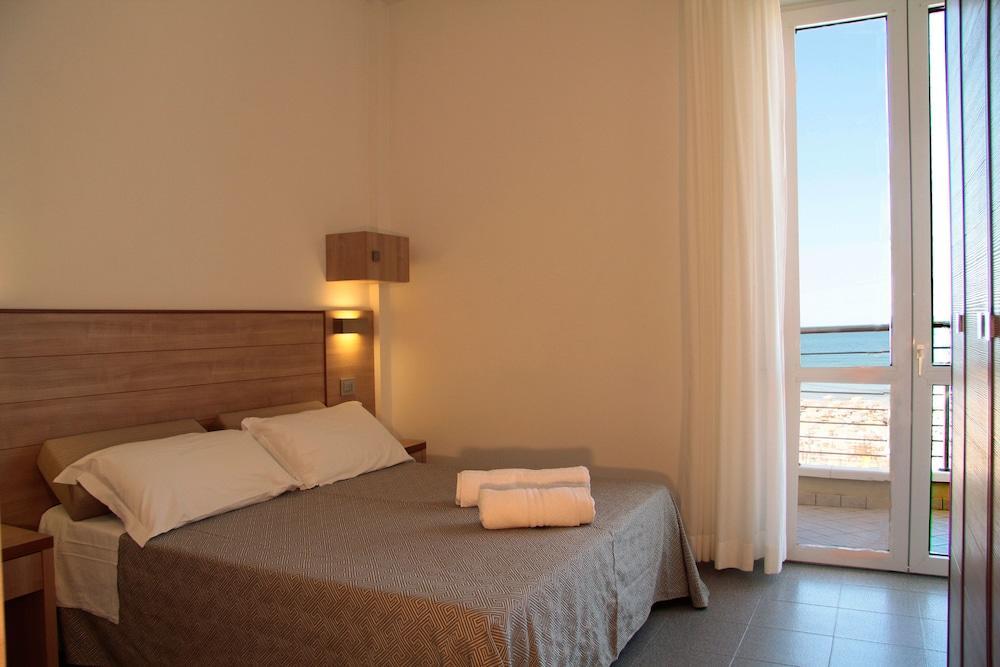 Hotel Bellevue Cattolica Kültér fotó