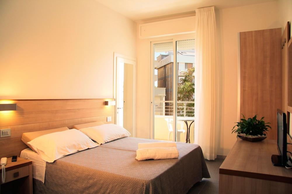 Hotel Bellevue Cattolica Kültér fotó