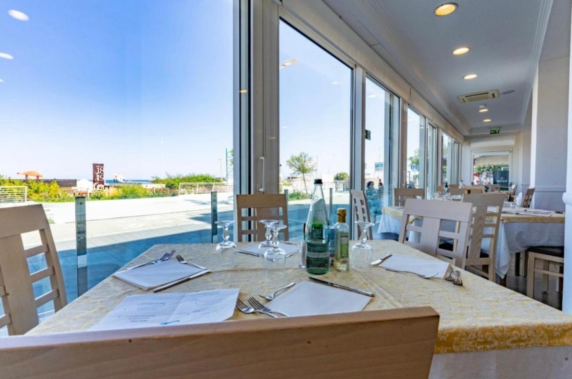 Hotel Bellevue Cattolica Kültér fotó