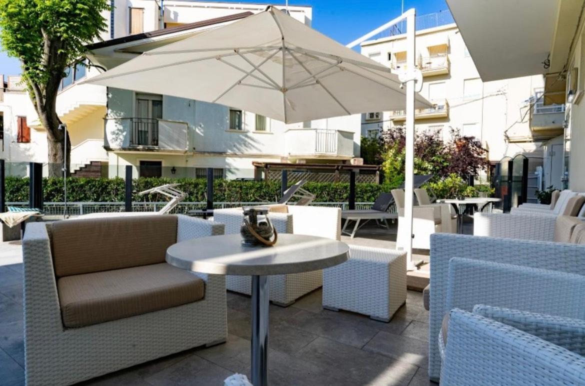 Hotel Bellevue Cattolica Kültér fotó