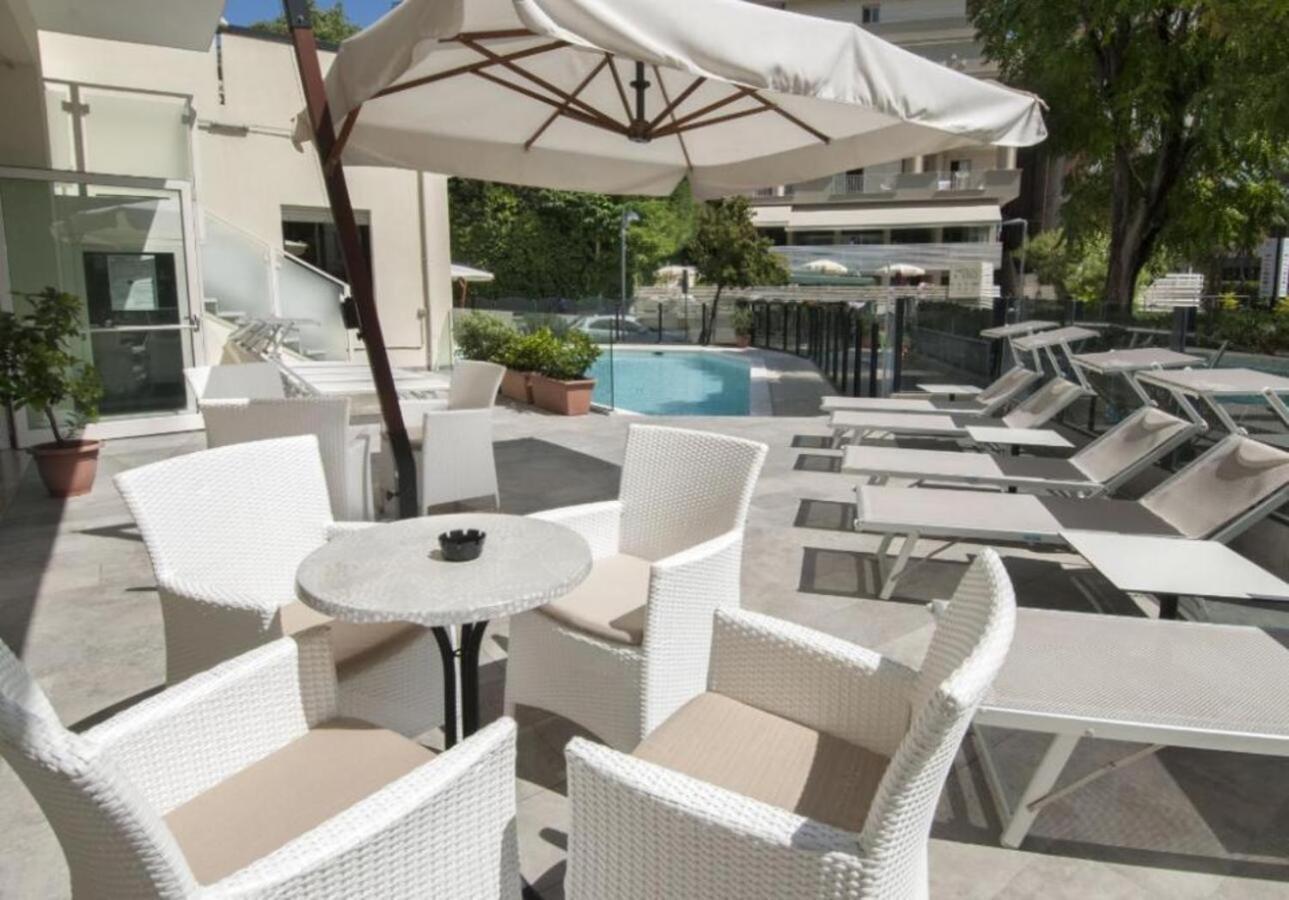 Hotel Bellevue Cattolica Kültér fotó