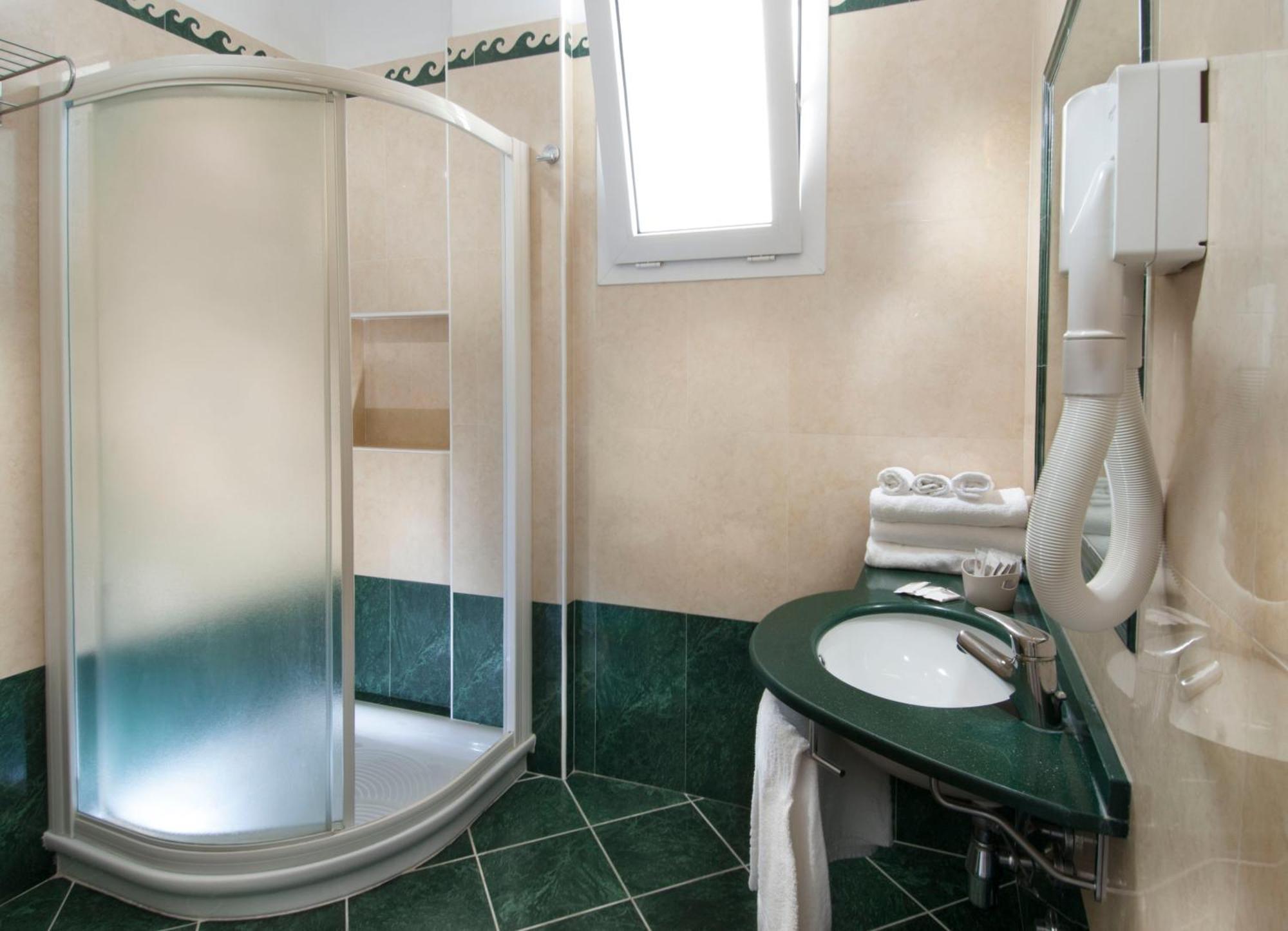 Hotel Bellevue Cattolica Kültér fotó
