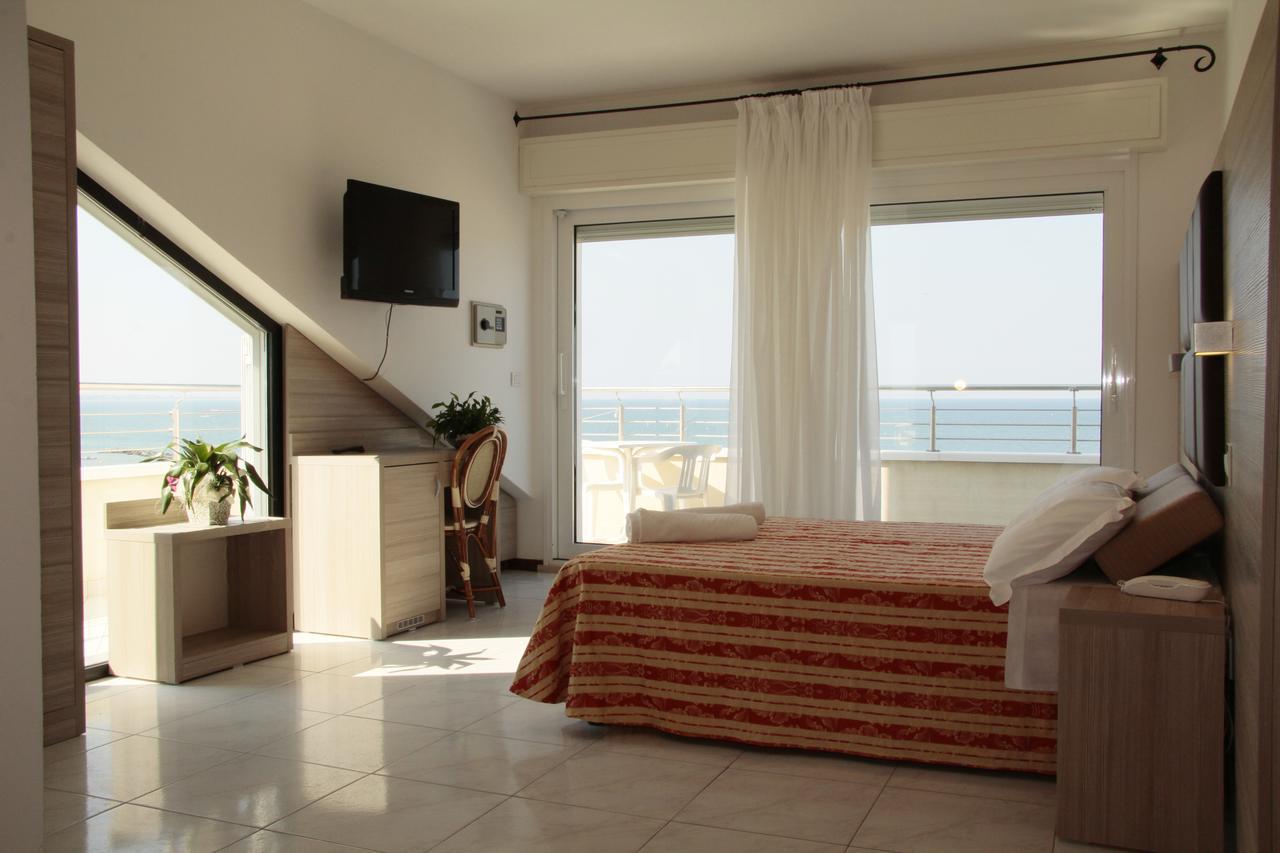 Hotel Bellevue Cattolica Kültér fotó