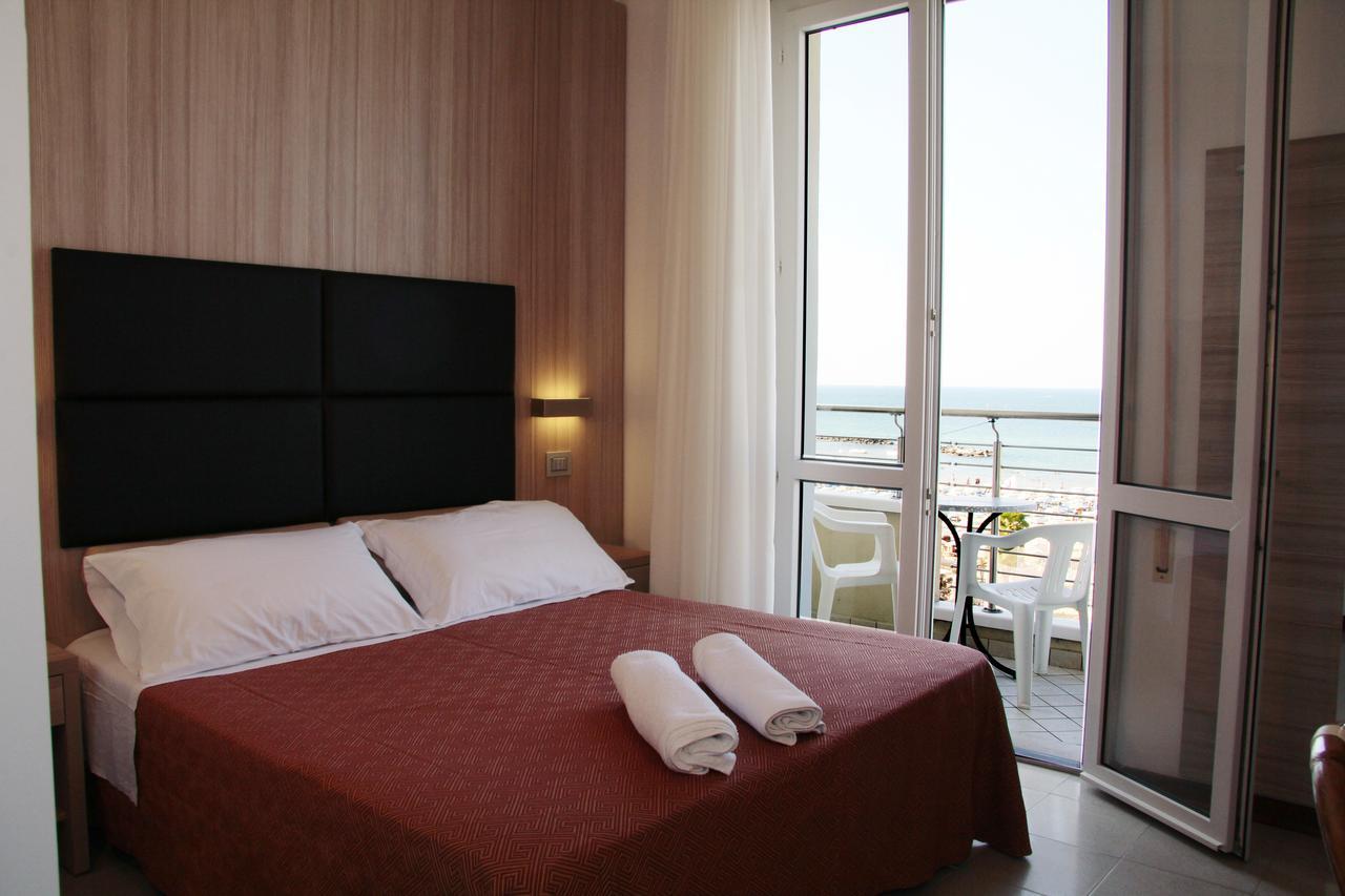 Hotel Bellevue Cattolica Kültér fotó