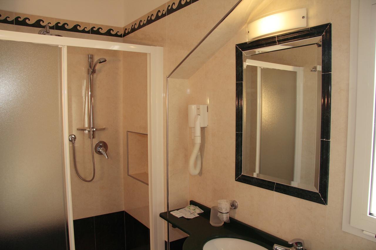 Hotel Bellevue Cattolica Kültér fotó
